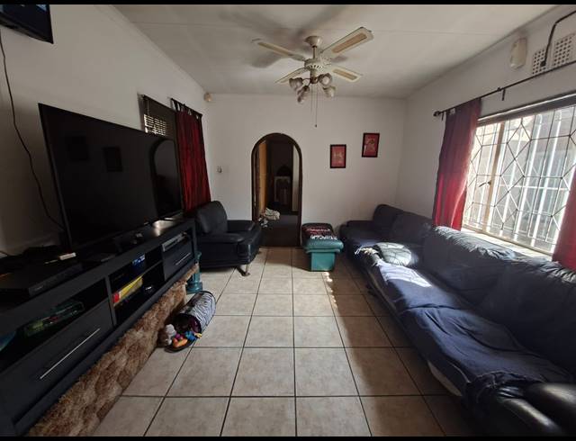 4 BEDROOM FREEHOLD FOR SALE IN VAN DYK PARK